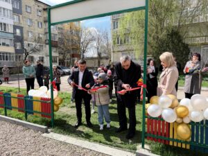 photo_5389115510810677889_y