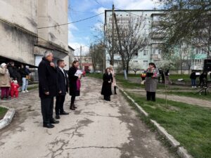 photo_5389115510810678011_y